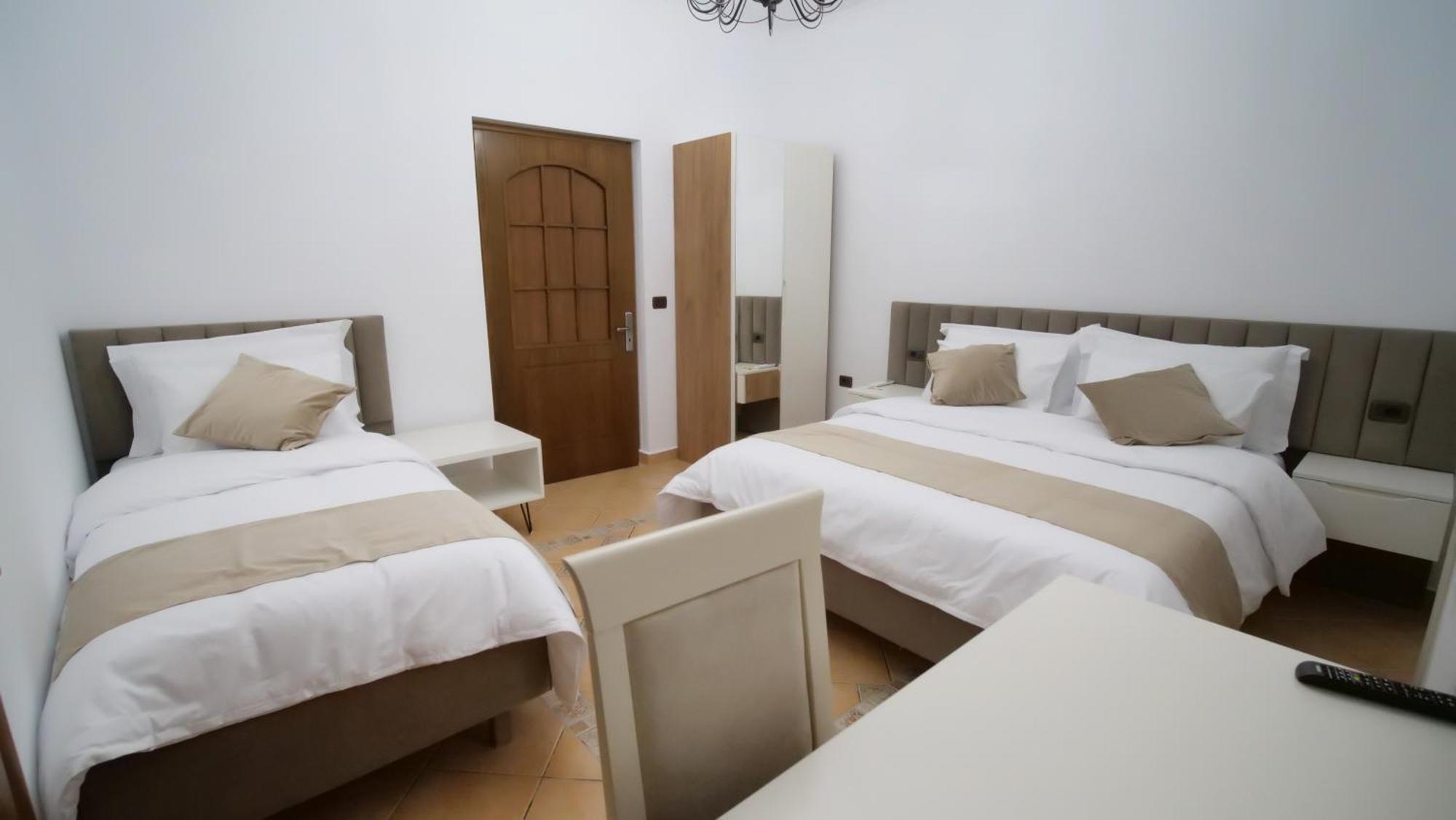 Vila Malasi Berat Exterior foto